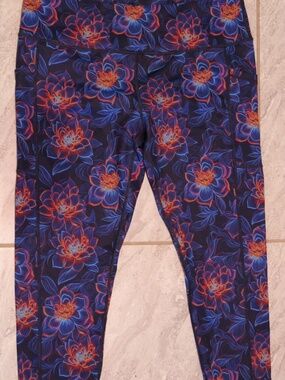 Constantly Varied Gear Luminous Lotus Capri Leggings XXL